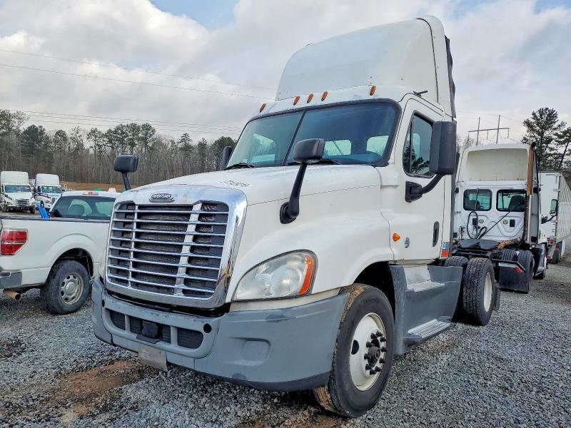 2016 FREIGHTLINER CASCADIA 125 SEMI TRUCK — Фото 2 из 10