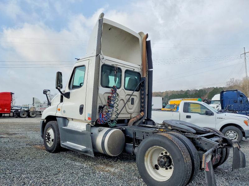 2016 FREIGHTLINER CASCADIA 125 SEMI TRUCK — Фото 3 из 10