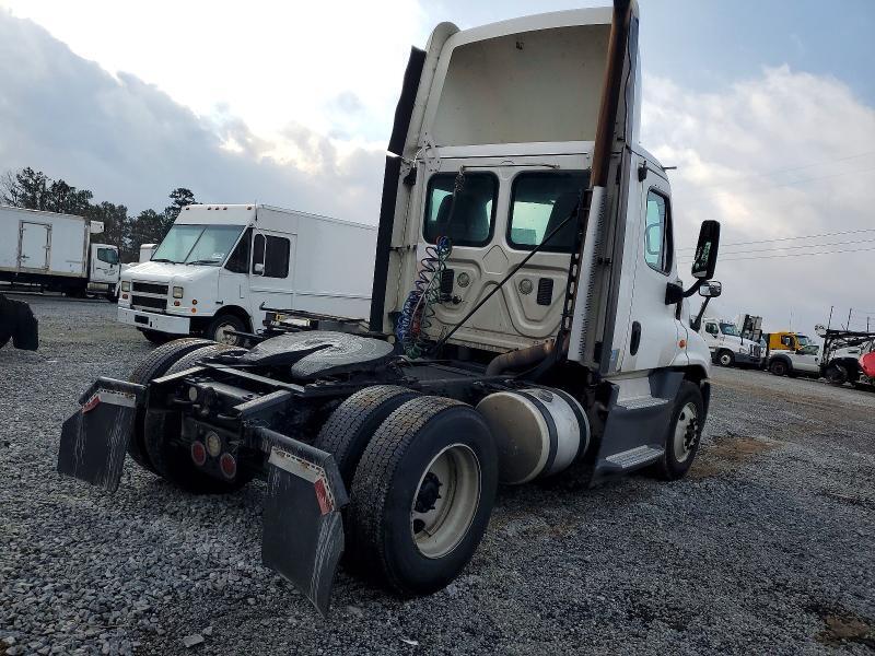 2016 FREIGHTLINER CASCADIA 125 SEMI TRUCK — Фото 4 из 10