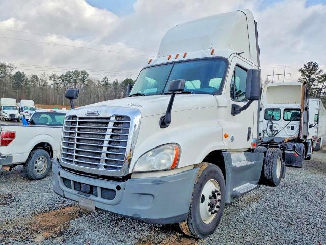 2016 FREIGHTLINER CASCADIA 125 SEMI TRUCK — Фото 9 из 10