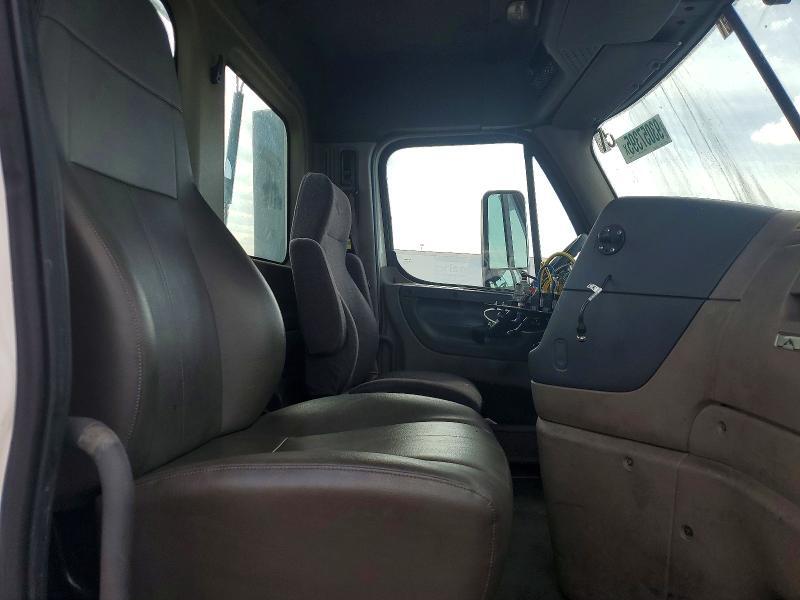 2015 FREIGHTLINER CASCADIA SEMI TRUCK — Фото 5 из 10