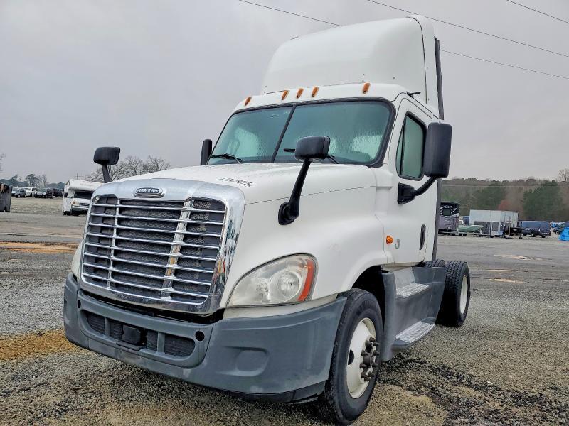 2016 FREIGHTLINER CASCADIA 125 SEMI TRUCK — Фото 2 из 10