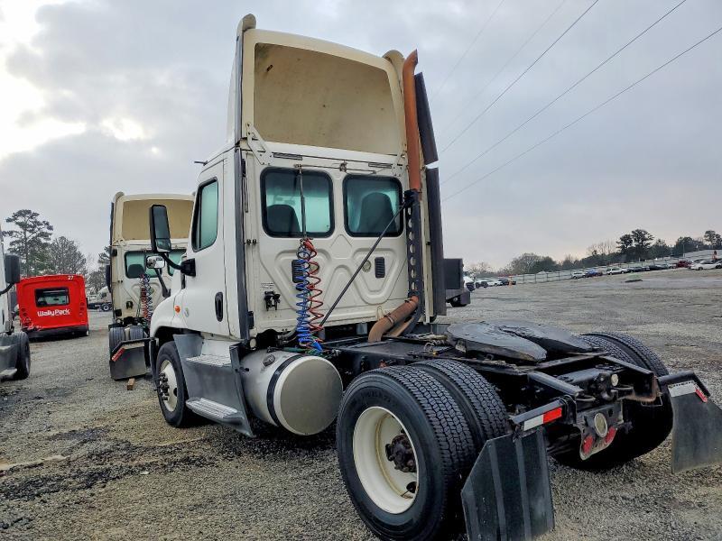 2016 FREIGHTLINER CASCADIA 125 SEMI TRUCK — Фото 3 из 10