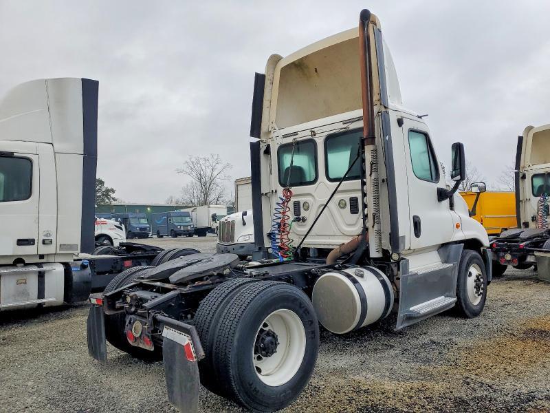 2016 FREIGHTLINER CASCADIA 125 SEMI TRUCK — Фото 4 из 10