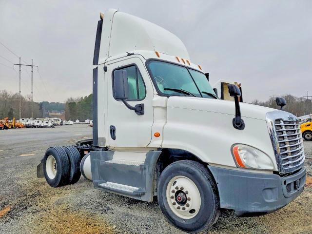 2016 FREIGHTLINER CASCADIA 125 SEMI TRUCK — Фото 9 из 10