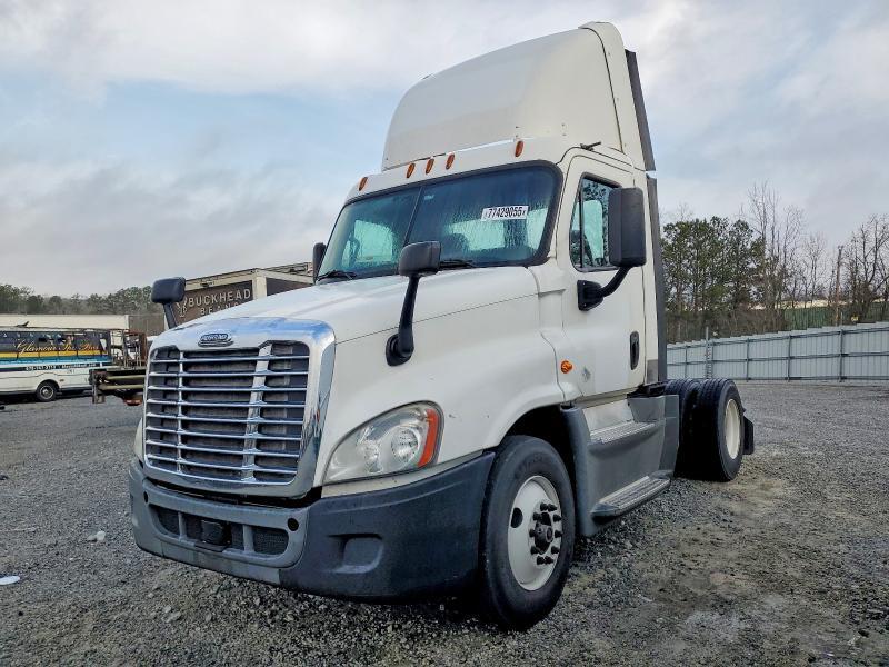 2016 FREIGHTLINER CASCADIA 125 SEMI TRUCK — Фото 2 из 10