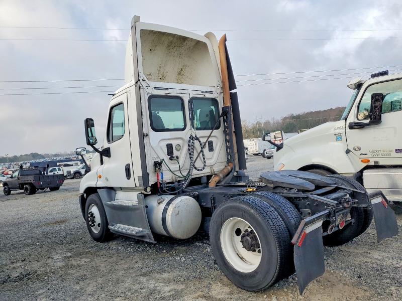2016 FREIGHTLINER CASCADIA 125 SEMI TRUCK — Фото 3 из 10