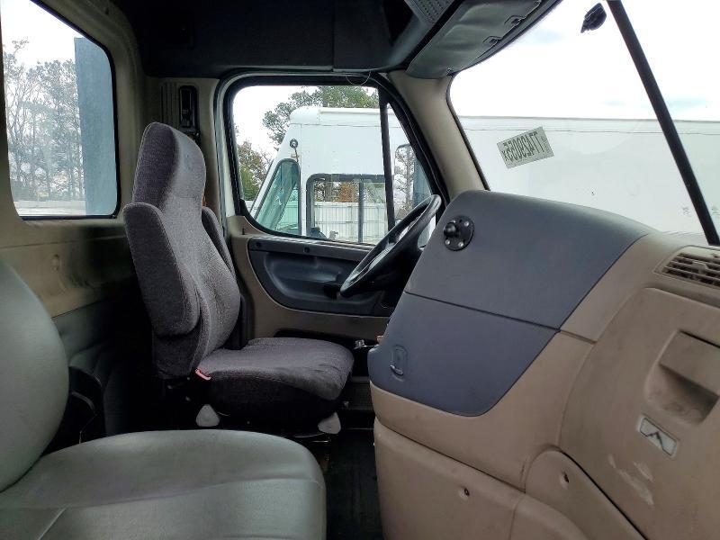 2016 FREIGHTLINER CASCADIA 125 SEMI TRUCK — Фото 5 из 10