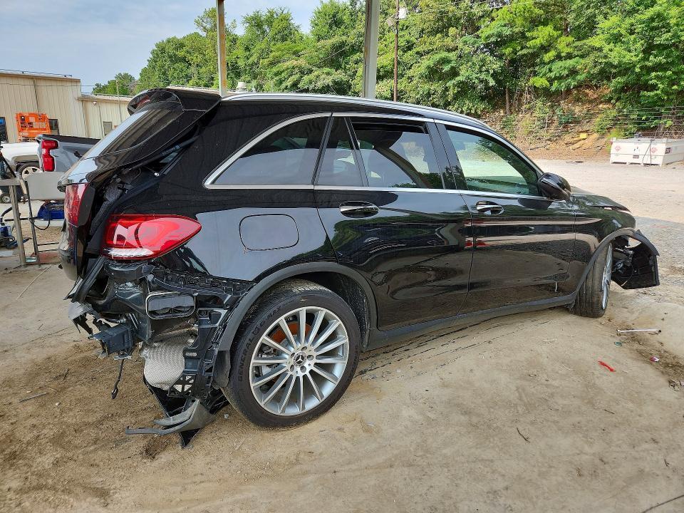 2020 MERCEDES-BENZ GLC 300 — Фото 3 из 13