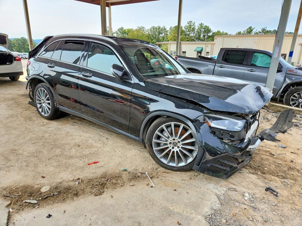 2020 MERCEDES-BENZ GLC 300 — Фото 4 из 13