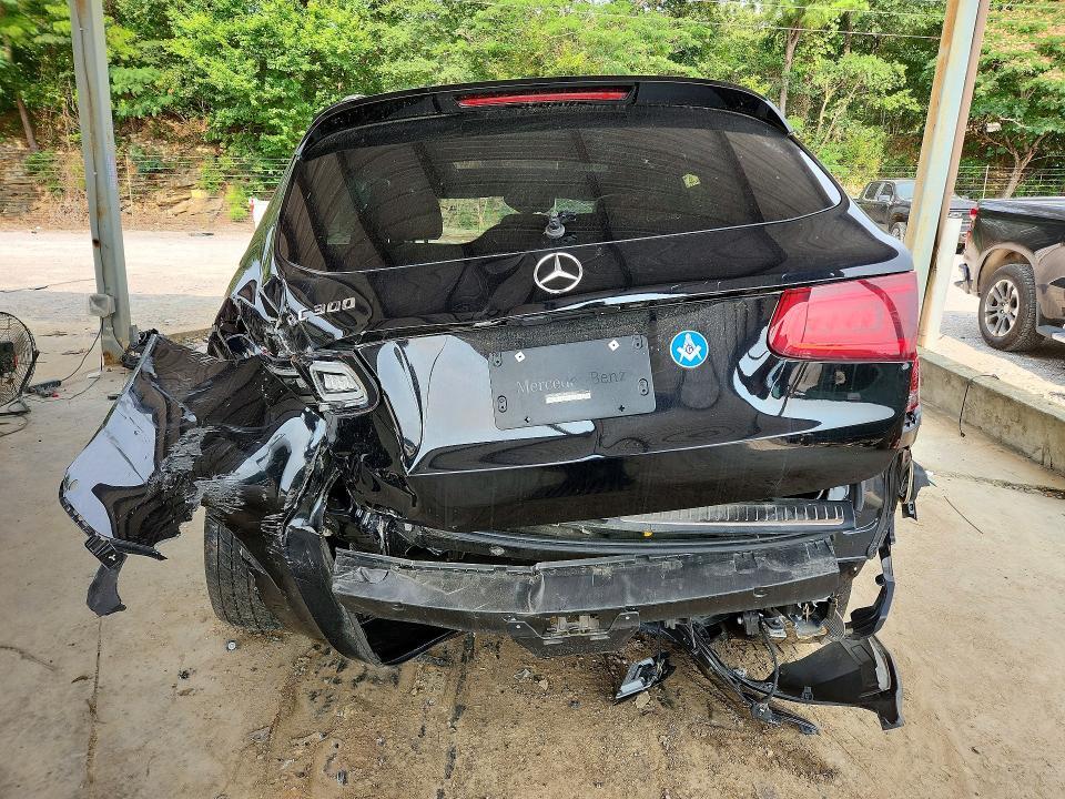 2020 MERCEDES-BENZ GLC 300 — Фото 6 из 13