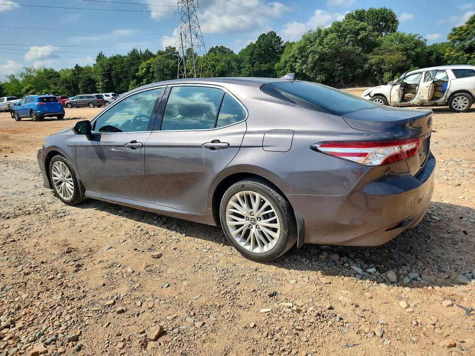 2020 TOYOTA CAMRY XLE — Фото 2 из 12