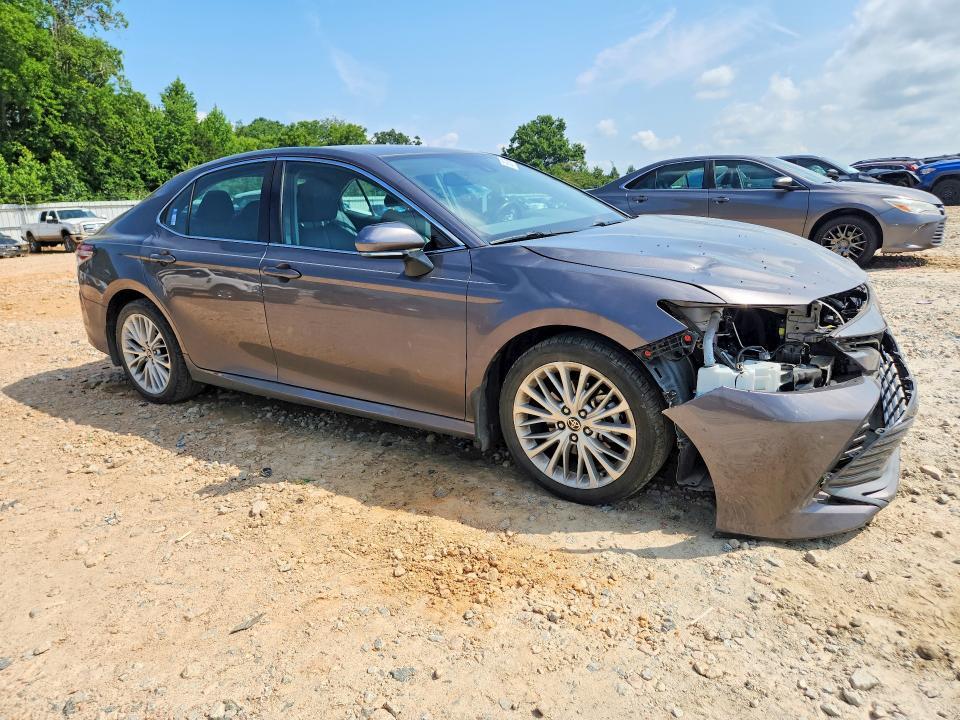 2020 TOYOTA CAMRY XLE — Фото 4 из 12