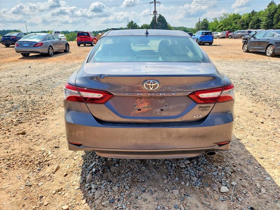 2020 TOYOTA CAMRY XLE — Фото 6 из 12