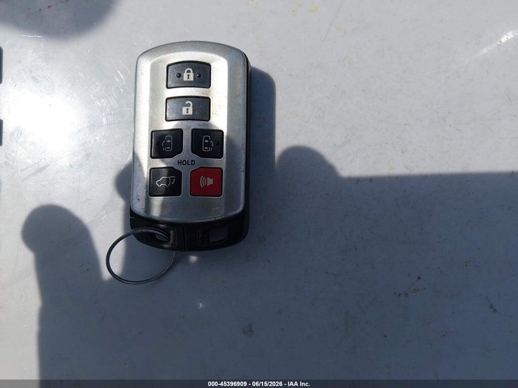 5TDDK3DC3BS024956 2011 TOYOTA SIENNA photo no. 11