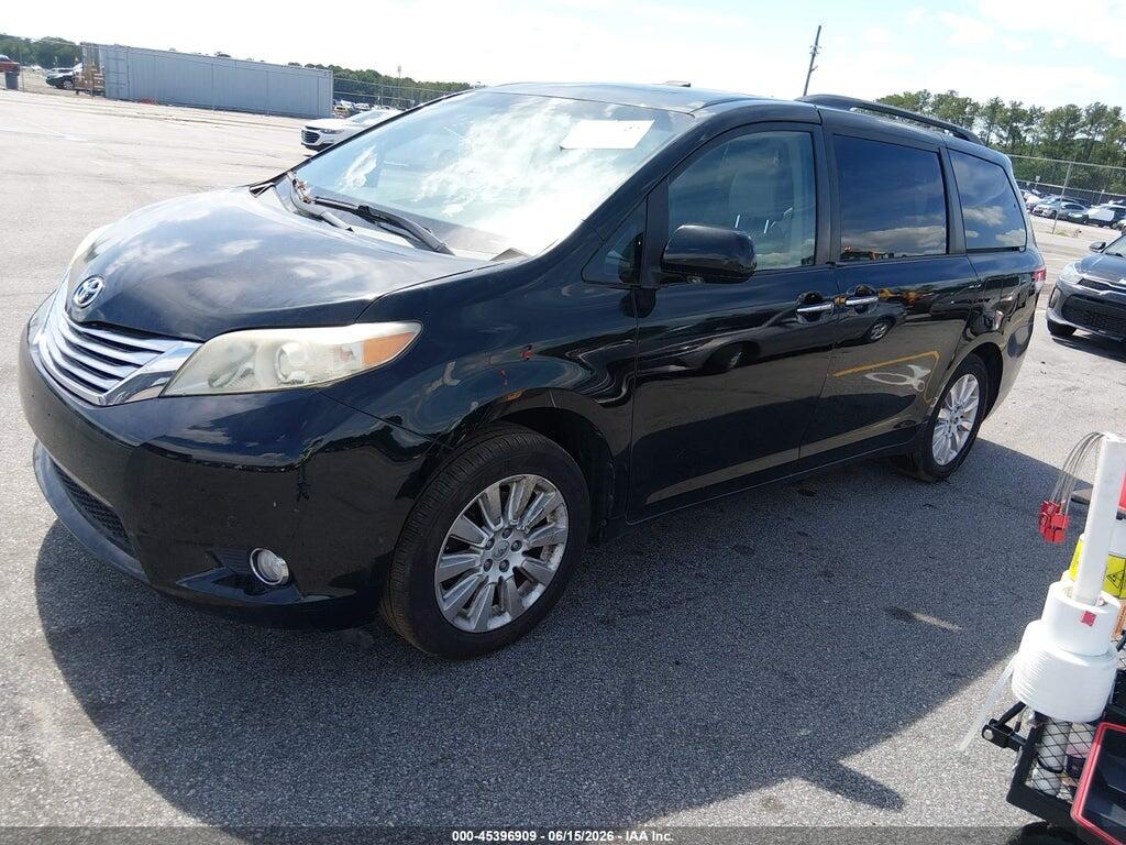 5TDDK3DC3BS024956 2011 TOYOTA SIENNA photo no. 2