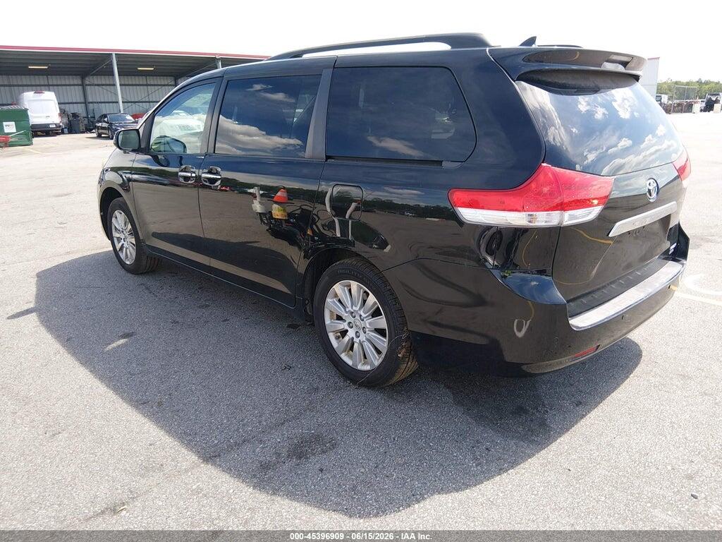 5TDDK3DC3BS024956 2011 TOYOTA SIENNA photo no. 3