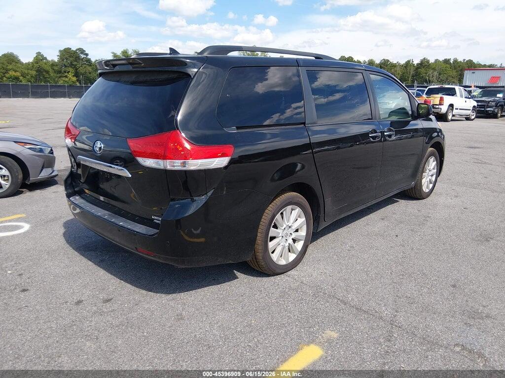 5TDDK3DC3BS024956 2011 TOYOTA SIENNA photo no. 4