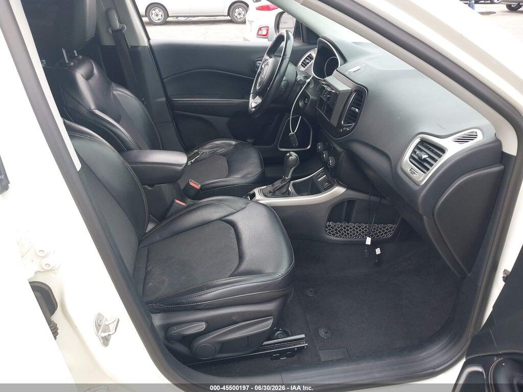 3C4NJCBB8HT653077 2017 JEEP COMPASS photo no. 5