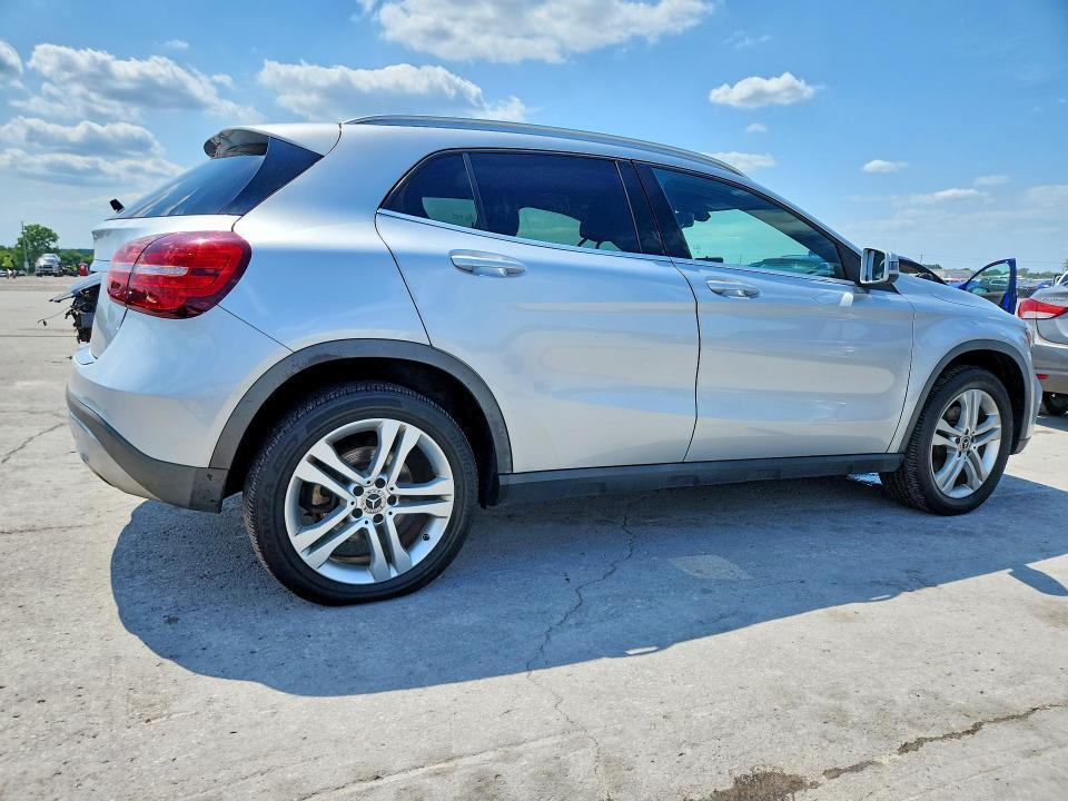 2019 MERCEDES-BENZ GLA 250 — Фото 3 из 12