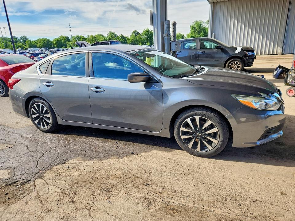 1N4AL3AP6JC120450 2018 NISSAN ALTIMA photo no. 4