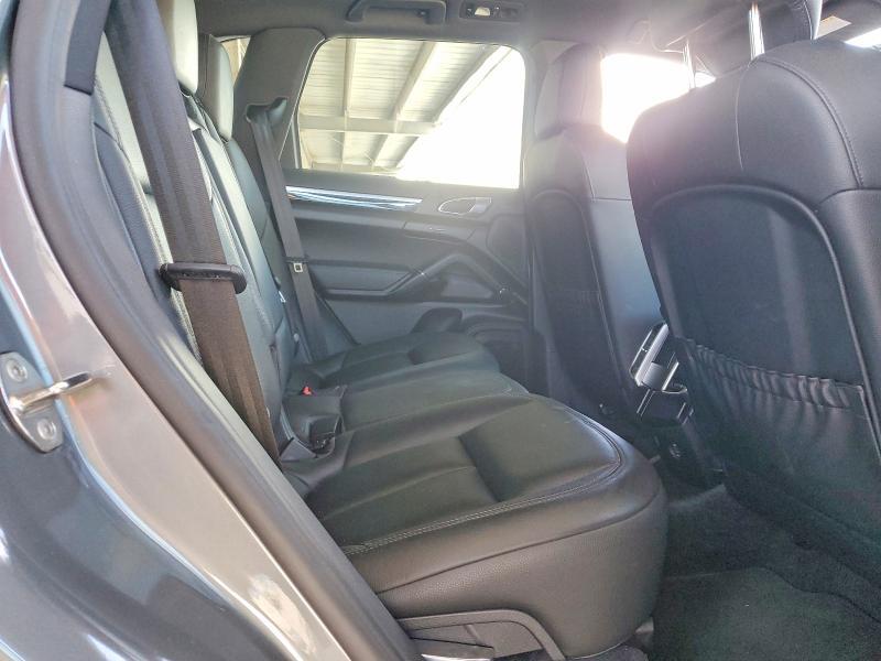 WP1AA2A25JKA04742 2018 PORSCHE CAYENNE photo no. 10