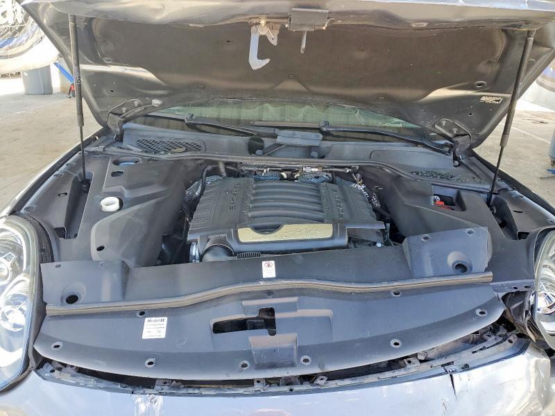 WP1AA2A25JKA04742 2018 PORSCHE CAYENNE photo no. 11