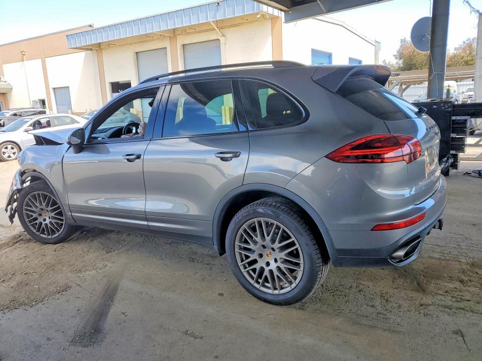 WP1AA2A25JKA04742 2018 PORSCHE CAYENNE photo no. 2