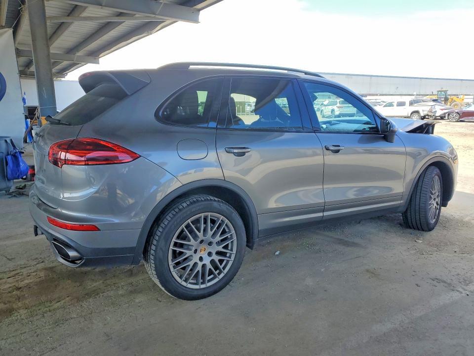 WP1AA2A25JKA04742 2018 PORSCHE CAYENNE photo no. 3