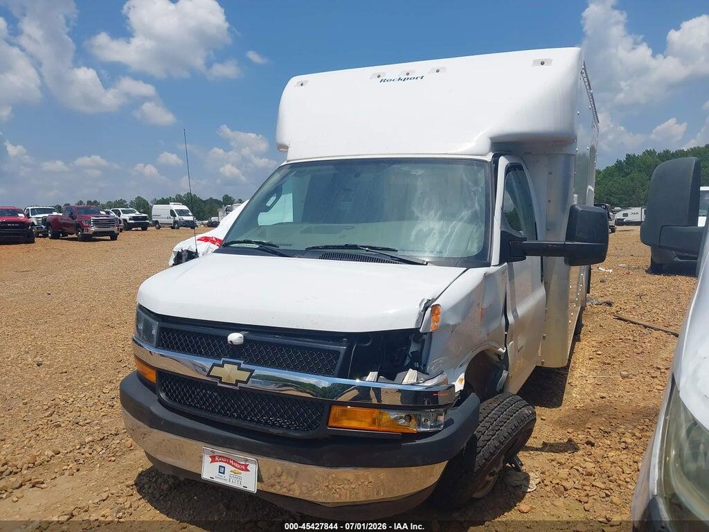 1HA3GTC76PN012911 2023 CHEVROLET EXPRESS CUTAWAY photo no. 2