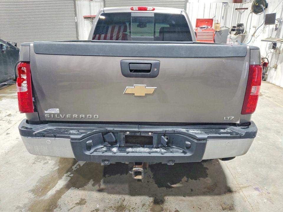 2008 CHEVROLET SILVERADO K2500 HEAVY DUTY — Фото 6 из 12