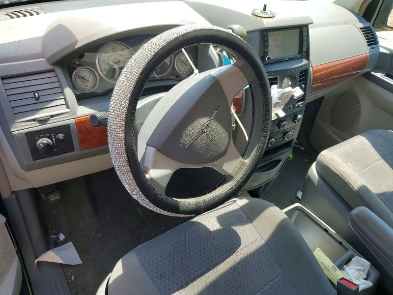 2008 CHRYSLER TOWN & COUNTRY LX — Фото 8 из 13