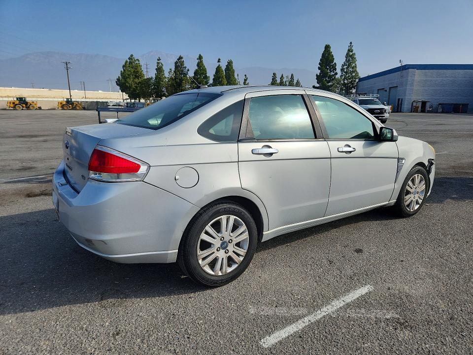 1FAHP35N98W285641 2008 FORD FOCUS photo no. 3