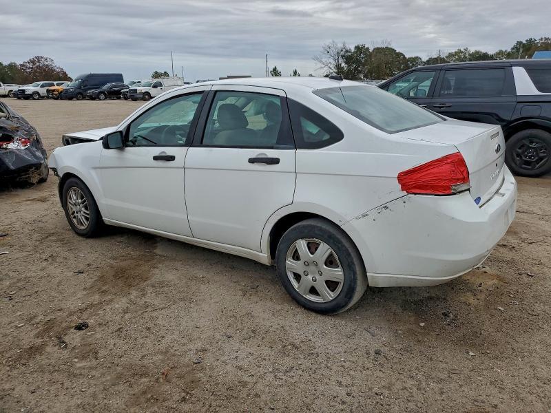1FAHP34NX8W190118 2008 FORD FOCUS photo no. 2