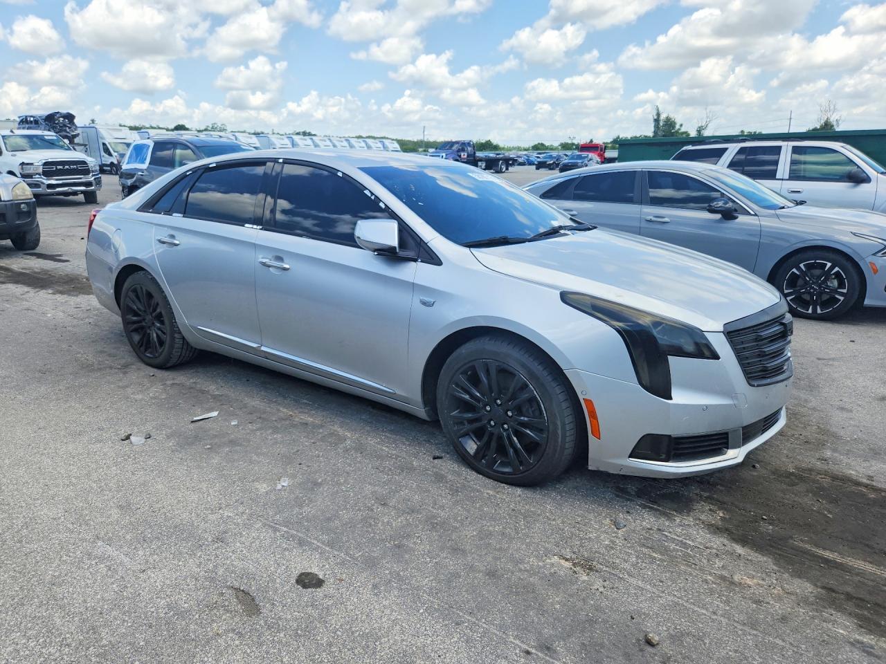 2019 CADILLAC XTS LUXURY — Фото 4 из 12
