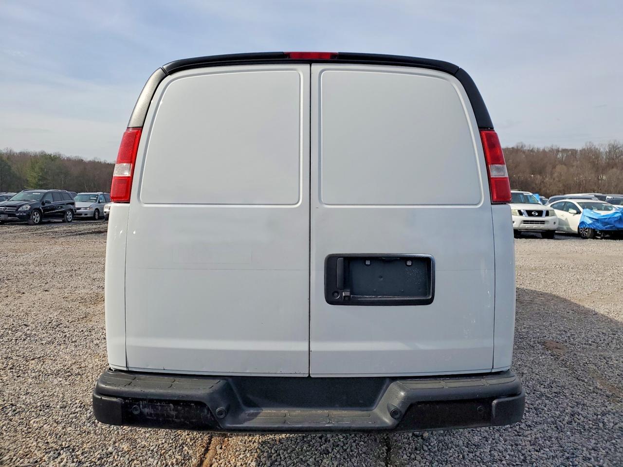 2023 GMC SAVANA G2500 — Фото 6 из 13