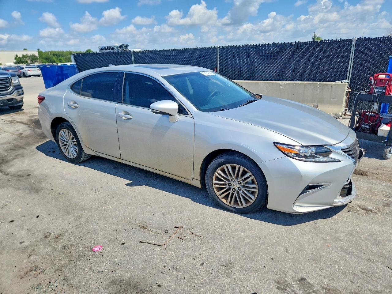 2017 LEXUS ES 350 — Фото 4 из 13