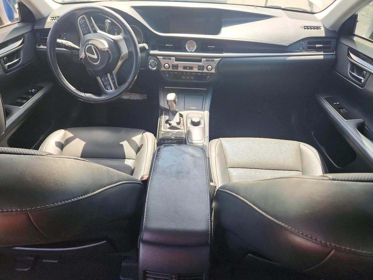 2017 LEXUS ES 350 — Фото 8 из 13