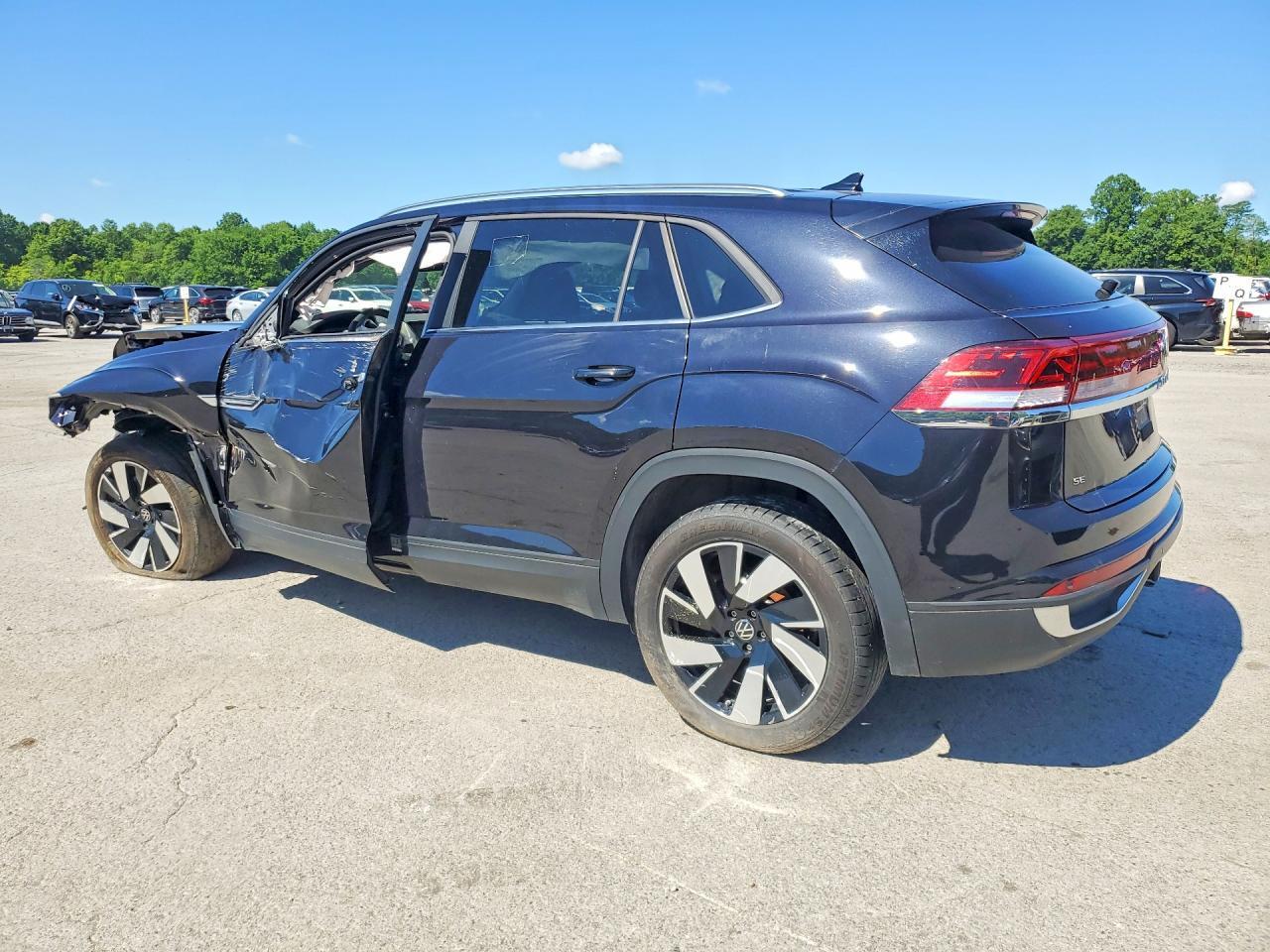 2024 VOLKSWAGEN ATLAS CROSS SPORT SE — Фото 2 из 14