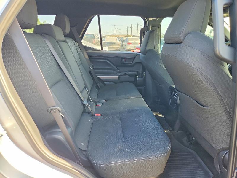 2025 TOYOTA 4RUNNER SR5 — Фото 11 из 13