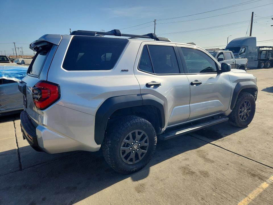2025 TOYOTA 4RUNNER SR5 — Фото 3 из 13