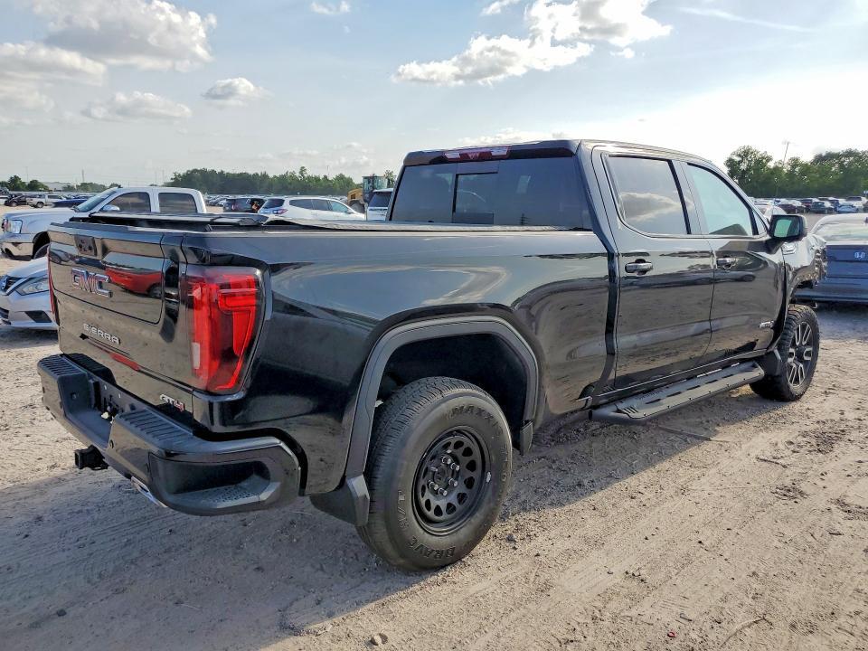 2026 GMC SIERRA K1500 AT4 — Фото 3 из 12
