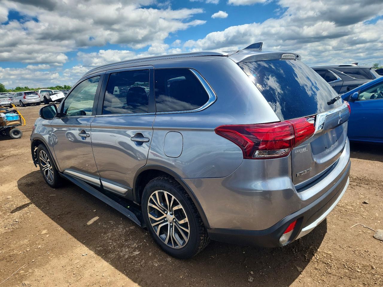 2017 MITSUBISHI OUTLANDER SE — Фото 2 из 13