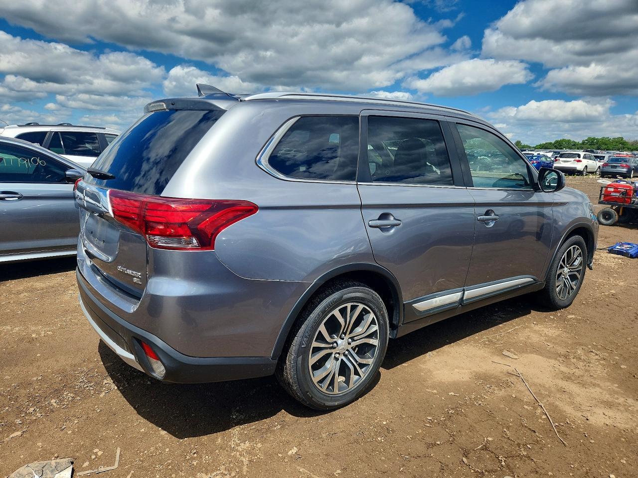 2017 MITSUBISHI OUTLANDER SE — Фото 3 из 13