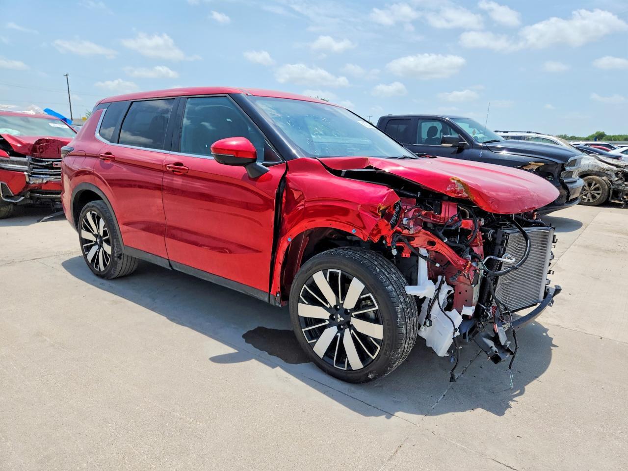 2025 MITSUBISHI OUTLANDER SE — Фото 4 из 14