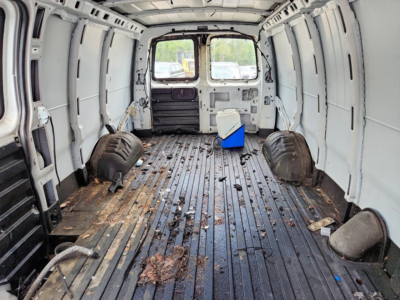 2015 CHEVROLET EXPRESS G2500 — Фото 10 из 13