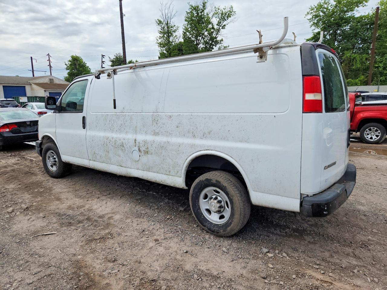 2015 CHEVROLET EXPRESS G2500 — Фото 2 из 13