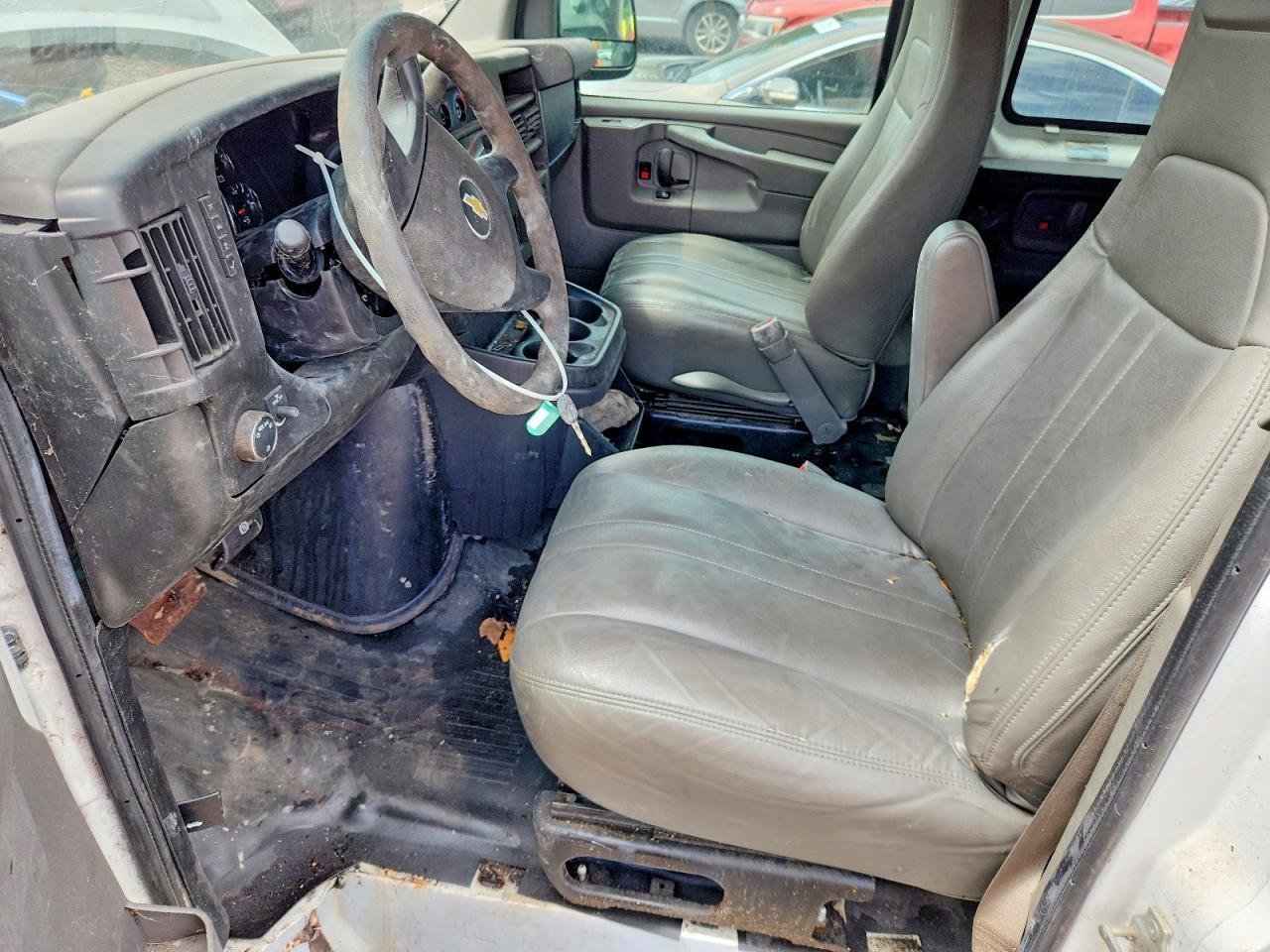 2015 CHEVROLET EXPRESS G2500 — Фото 7 из 13