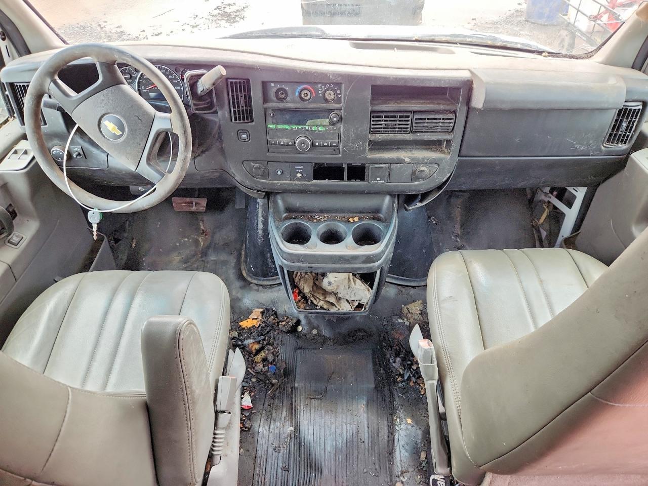 2015 CHEVROLET EXPRESS G2500 — Фото 8 из 13