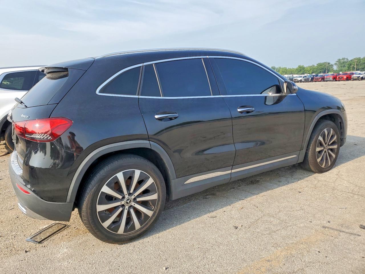 2021 MERCEDES-BENZ GLA 250 4MATIC — Фото 3 из 13